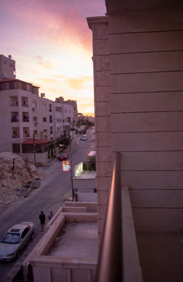 شقة مفروشة فرش فاخر ٣ غرف نوم في طبربور عمان Kültér fotó